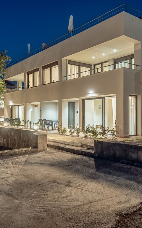 Aelia: Außen, Garten