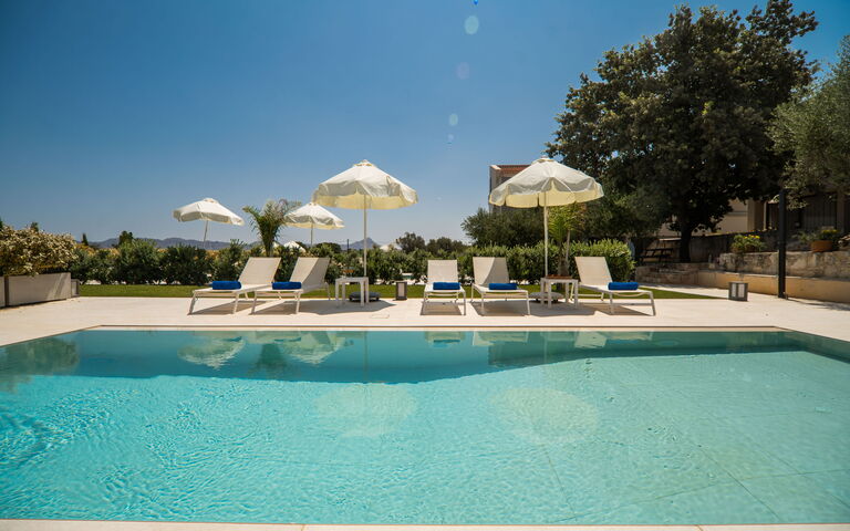 Aelia: Draussen, Garten, Schwimmbad