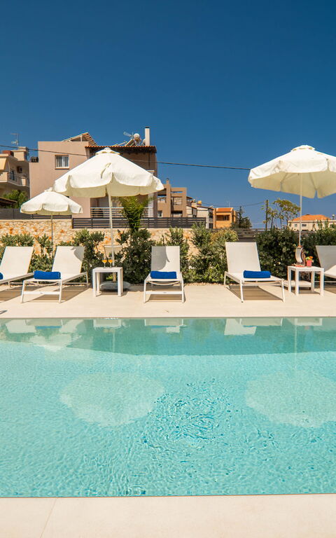 Iris: Draussen, Schwimmbad