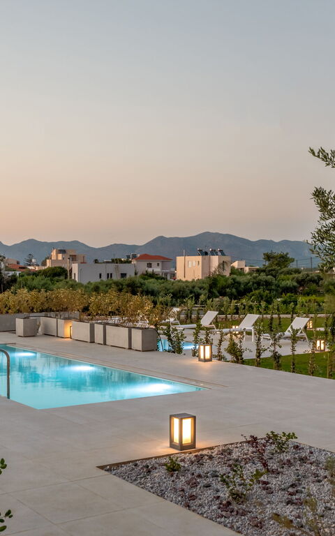 Iris: Außen, Draussen, Schwimmbad