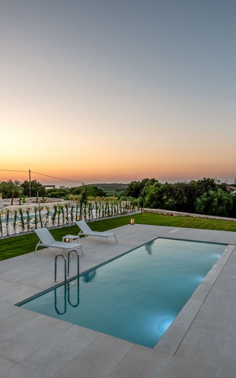 Iris: Außen, Draussen, Schwimmbad