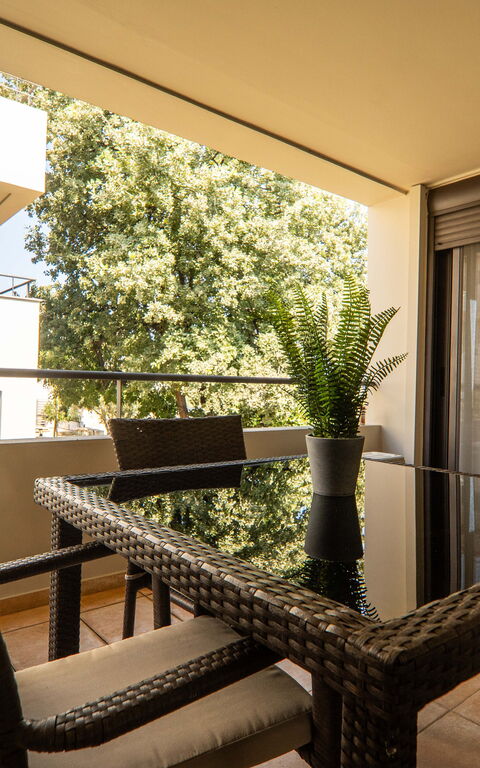 Dioni: Draussen, Garten, Schwimmbad