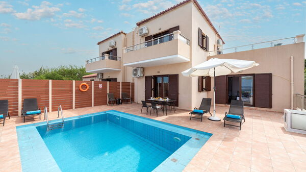 Villa Stratianna: Außen, Draussen, Schwimmbad