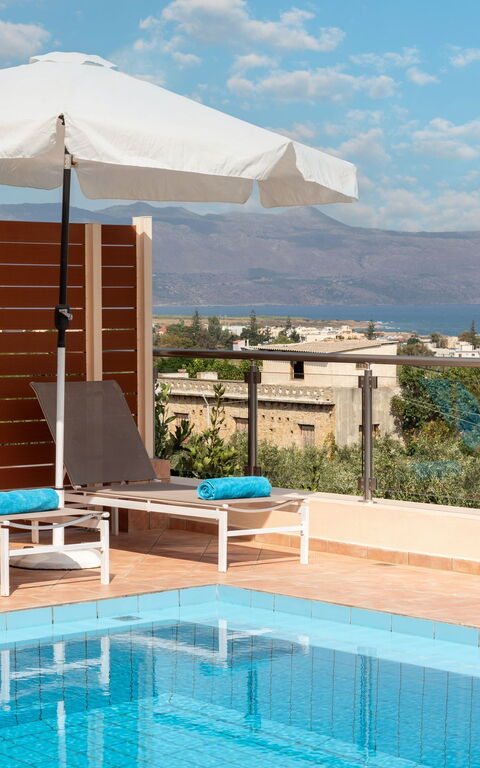 Villa Flora: Ansichten, Außen, Draussen, Schwimmbad