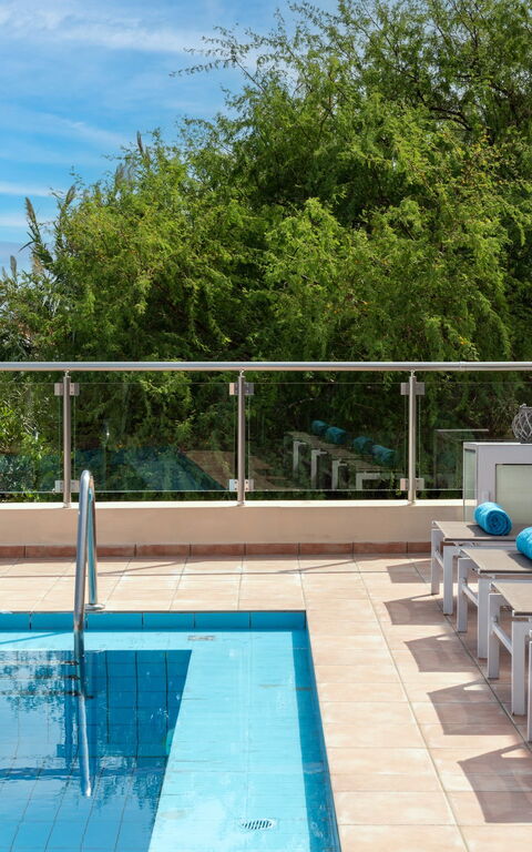 Villa Flora: Ansichten, Außen, Draussen, Schwimmbad