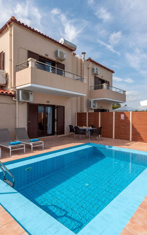 Villa Flora: Außen, Draussen, Schwimmbad