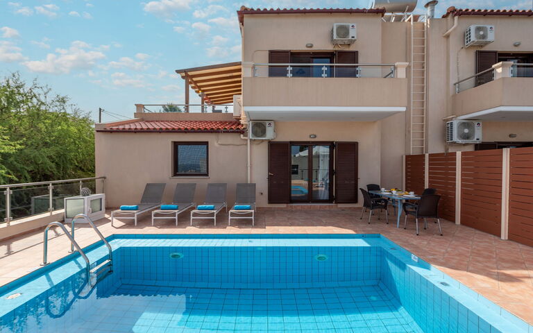 Villa Flora: Außen, Draussen, Schwimmbad