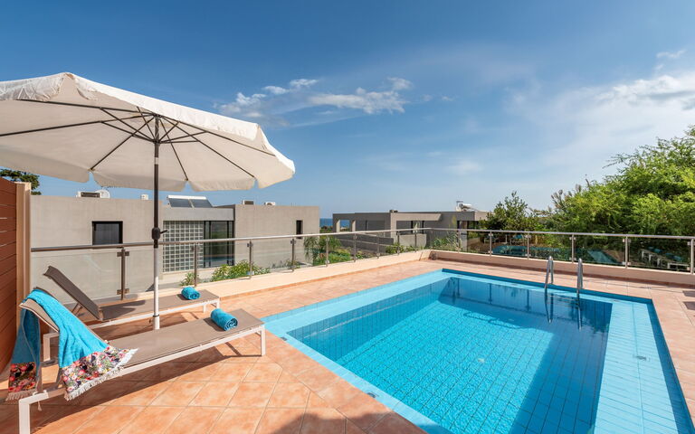 Villa Flora: Ansichten, Außen, Draussen, Schwimmbad