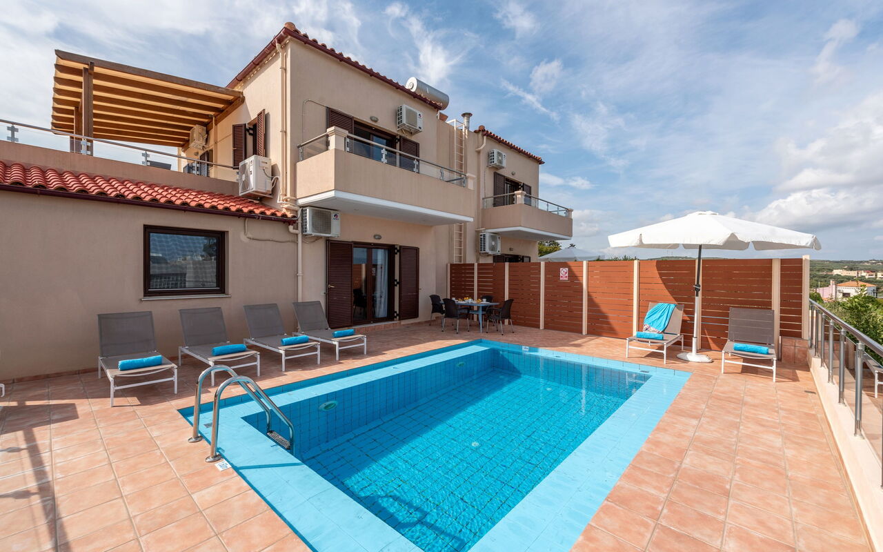 Villa Flora: Außen, Draussen, Schwimmbad