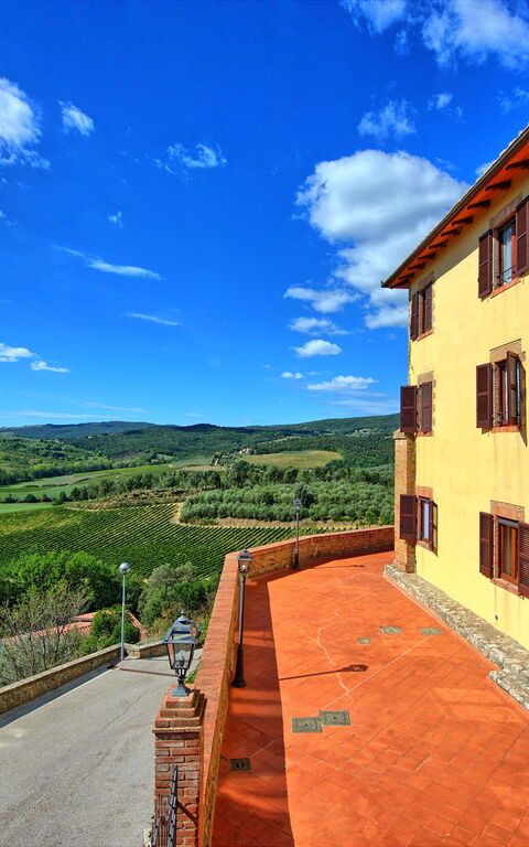 Montauto: Außen, Garten