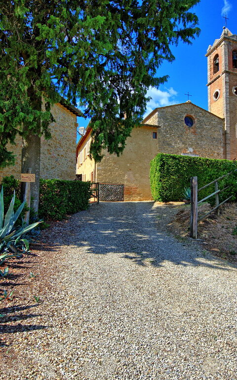 Montauto: Außen, Haupteingang