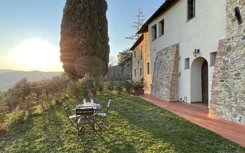 Unterkunft Pesa: Außen, Garten