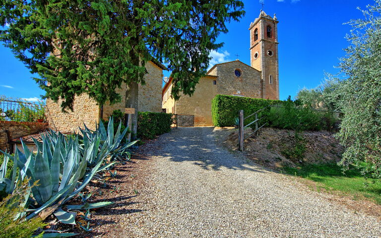 Montauto: Außen, Haupteingang