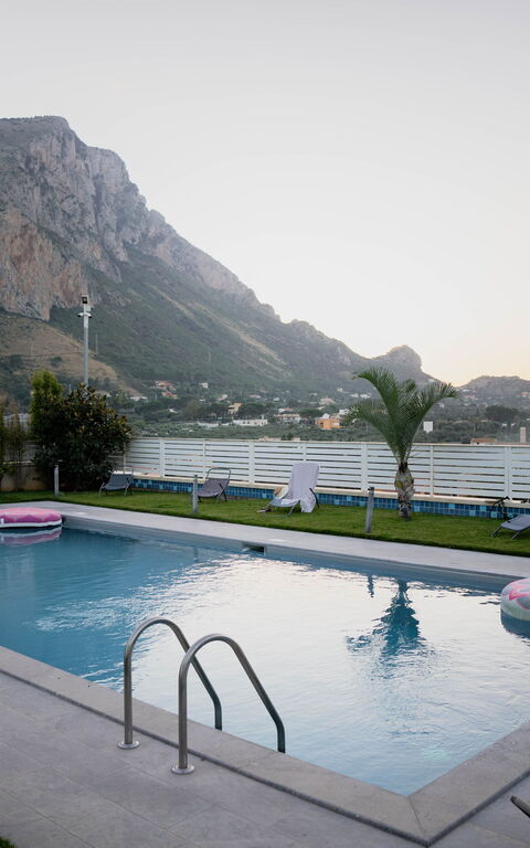 Villa Vincenzo: Ansichten, Garten, Schwimmbad