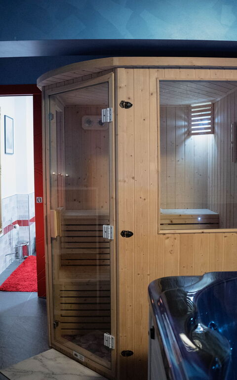 Villa Vincenzo: Bad, Whirlpool