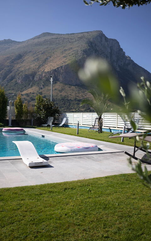 Villa Vincenzo: Ansichten, Garten, Schwimmbad