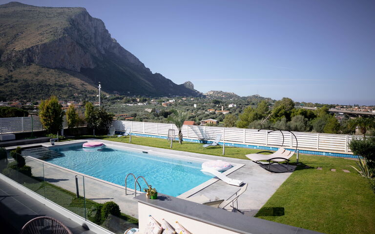 Villa Vincenzo: Ansichten, Sommer