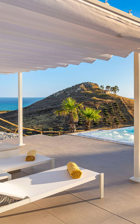 Villa Domizia: Ansichten, Schwimmbad