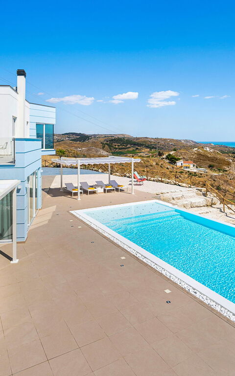 Villa Domizia: Außen, Schwimmbad