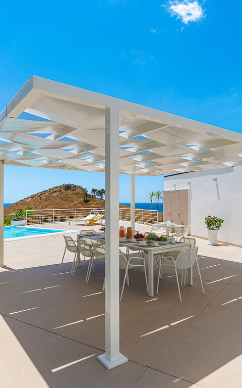 Villa Domizia: Ansichten, Balkon / Terrasse / Patio, Schwimmbad