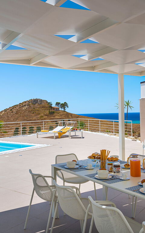 Villa Domizia: Ansichten, Balkon / Terrasse / Patio, Schwimmbad