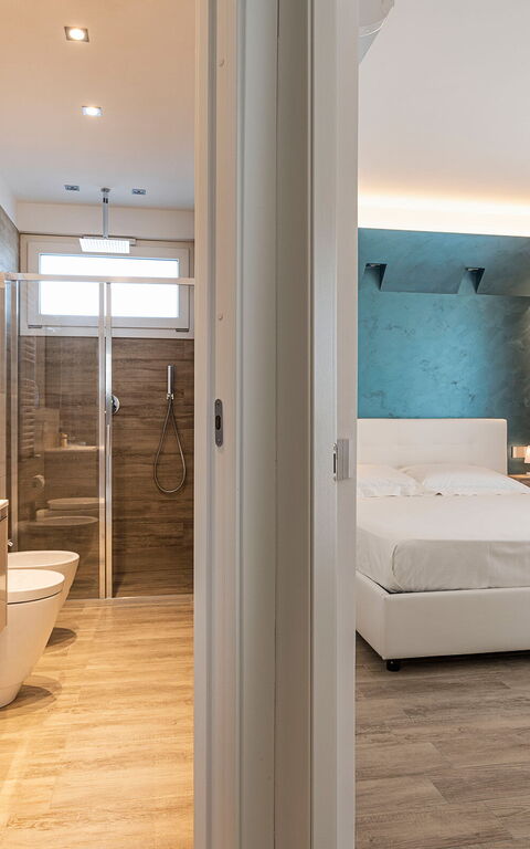 Villa Domizia: Bad, Schlafzimmer