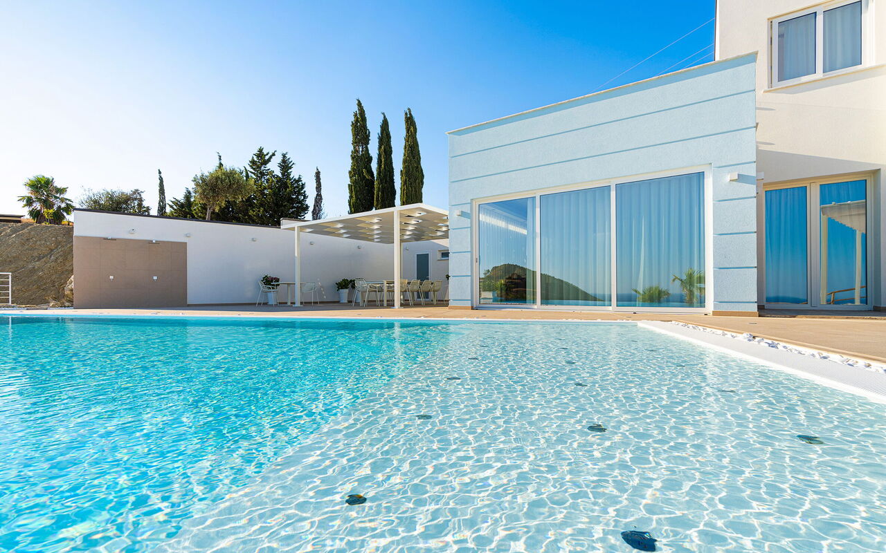 Villa Domizia: Schwimmbad