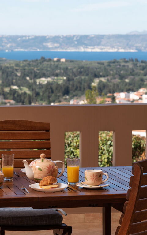 Villa Halepi: Ansichten, Balkon / Terrasse / Patio