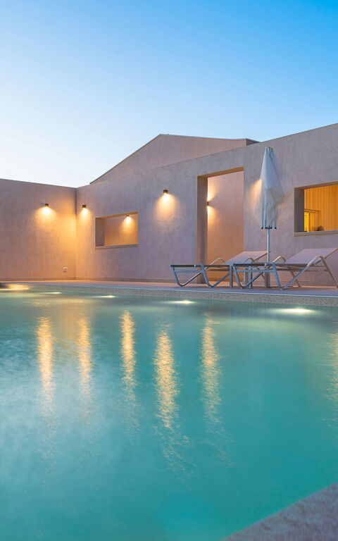 Villa Mora: Ansichten, Außen, Draussen, Schwimmbad