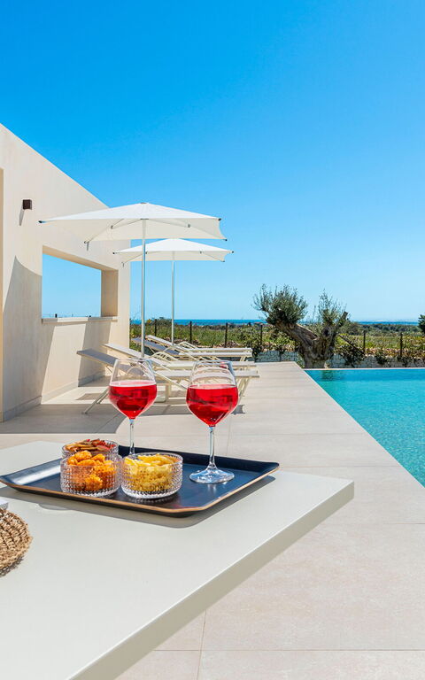 Villa Mora: Ansichten, Außen, Draussen, Schwimmbad