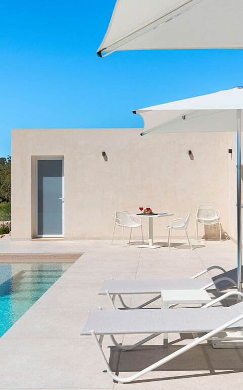 Villa Mora: Ansichten, Außen, Draussen, Schwimmbad