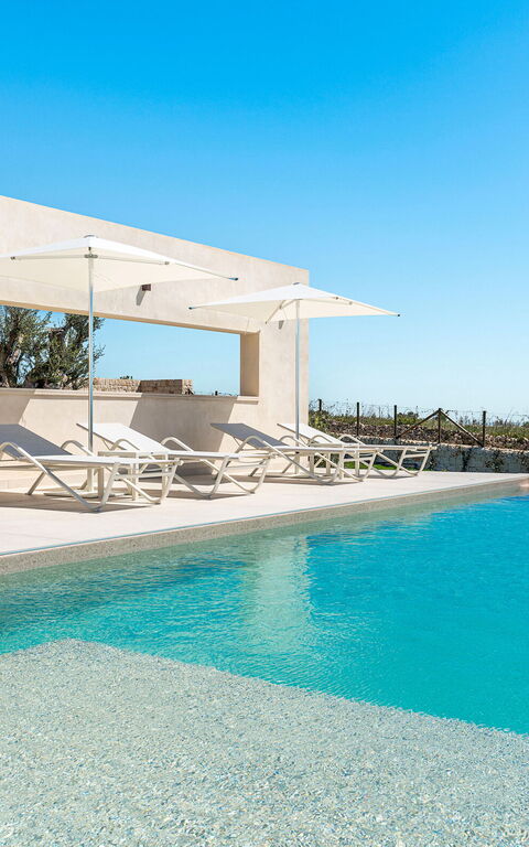 Villa Mora: Ansichten, Außen, Draussen, Schwimmbad