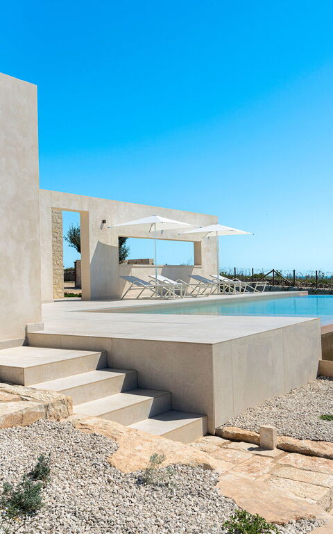 Villa Mora: Ansichten, Außen, Draussen, Schwimmbad