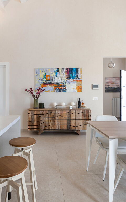 Villa Mora: Esszimmer, Küche, Wohnzimmer