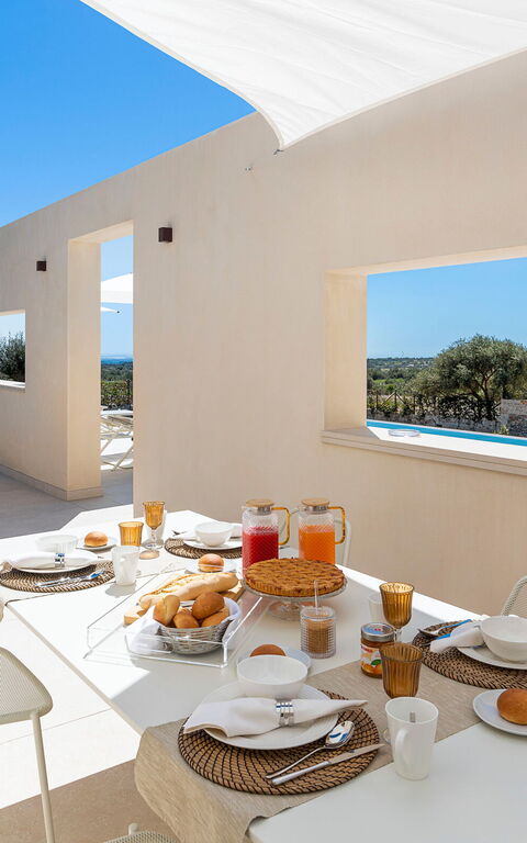 Villa Mora: Ansichten, Draussen, Garten