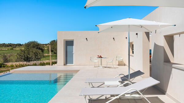 Villa Mora: Ansichten, Außen, Draussen, Schwimmbad