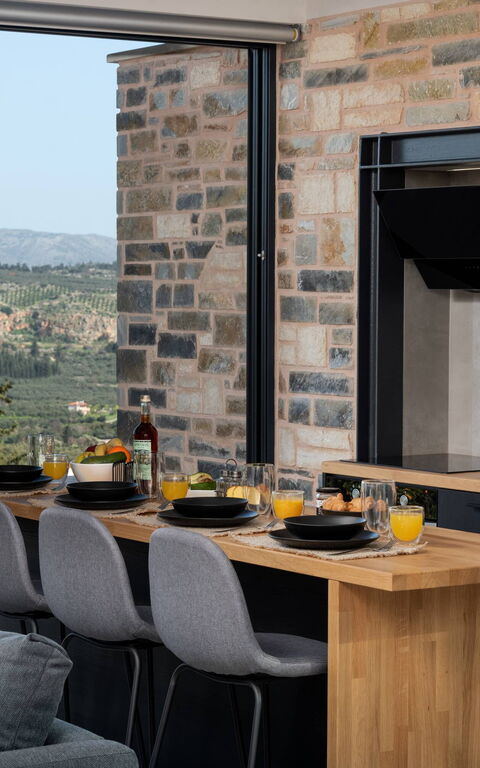 Villa Kallos: Esszimmer, Küche, Wohnzimmer