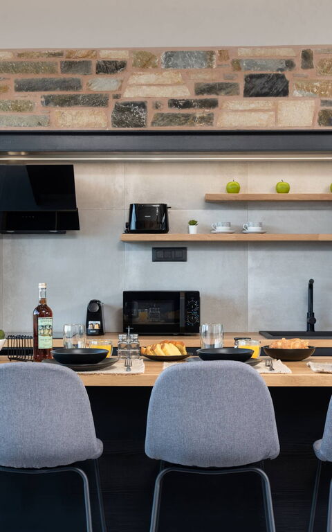 Villa Kallos: Esszimmer, Küche, Wohnzimmer