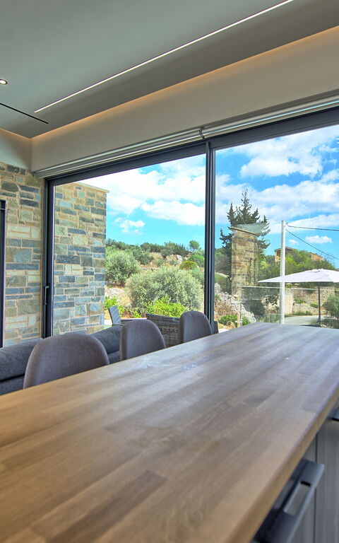 Villa Kallos: Esszimmer, Küche, Wohnzimmer