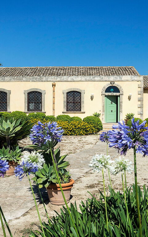 Don Salvatore: Außen, Haupteingang