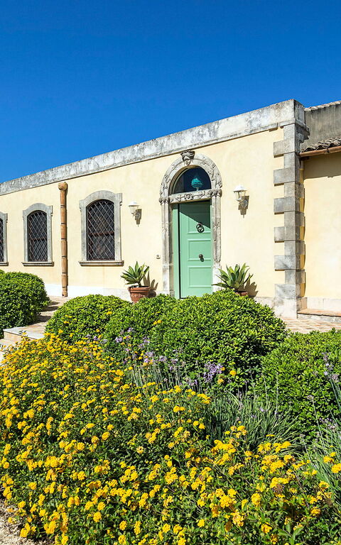 Don Salvatore: Außen, Haupteingang