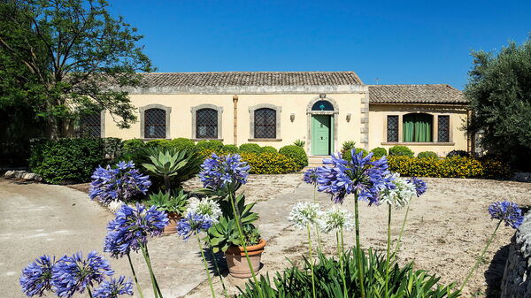 Don Salvatore: Außen, Haupteingang