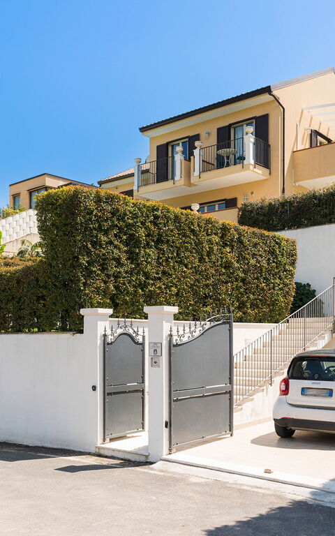 Villa Giutitta: Außen, Draussen, Haupteingang