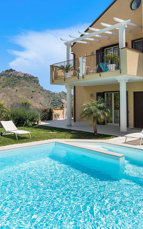 Villa Giutitta: Außen, Garten, Schwimmbad