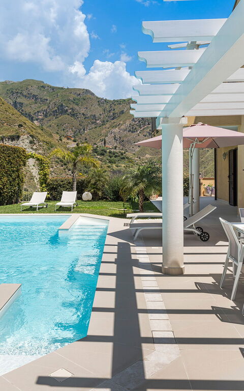 Villa Giutitta: Außen, Garten, Schwimmbad