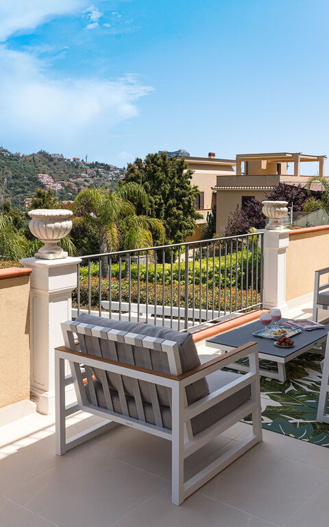 Villa Giutitta: Ansichten, Balkon / Terrasse / Patio