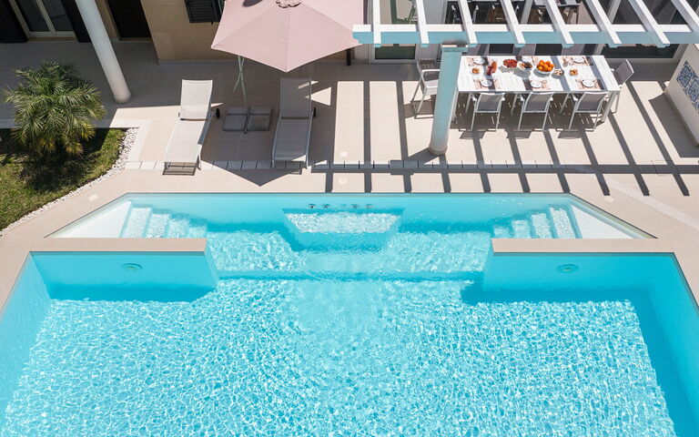 Villa Giutitta: Außen, Schwimmbad