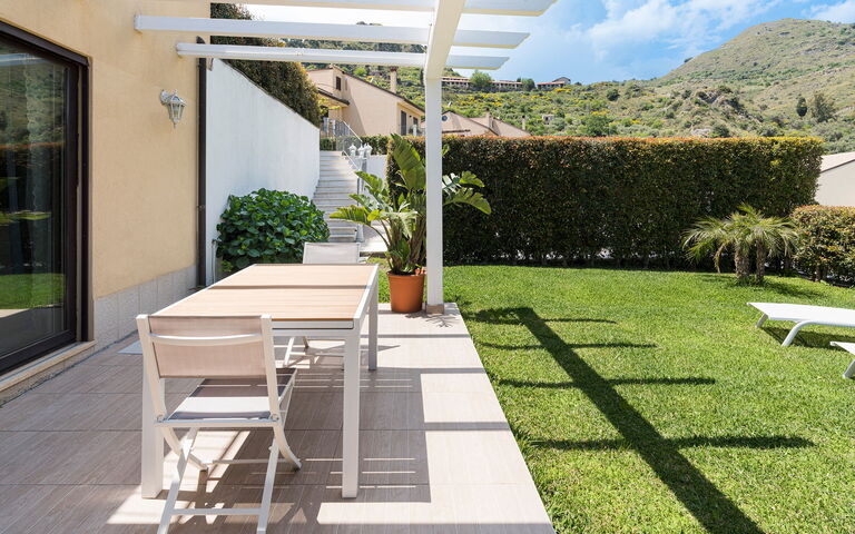 Villa Giutitta: Außen, Garten