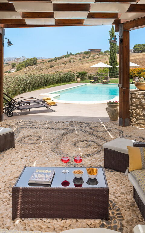 Villa Anthea: Außen, Schwimmbad