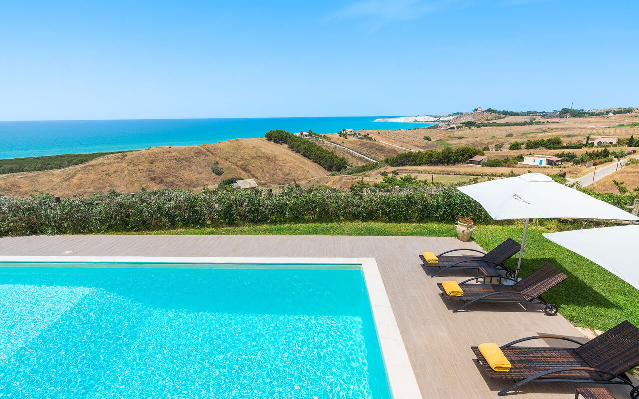 Villa Anthea: Ansichten, Draussen, Garten, Schwimmbad